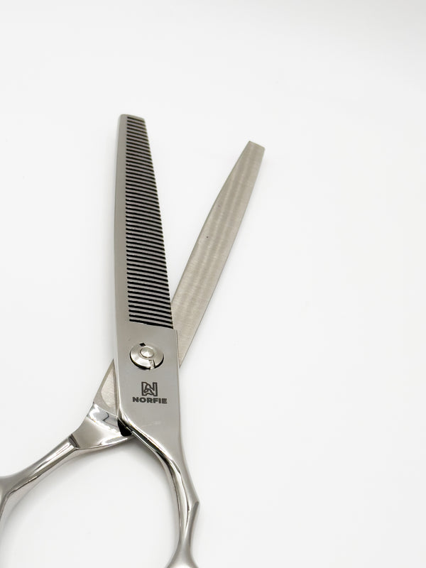 Norfie ProFlux 7 Thinning Grooming Shear open teeth