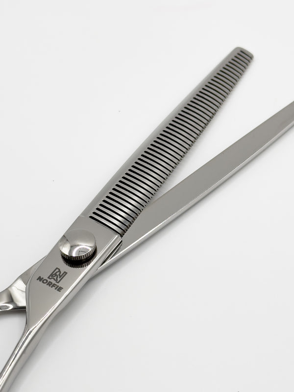 Norfie ProFinish 7 Thinning VG10 Grooming Shear teeth close view