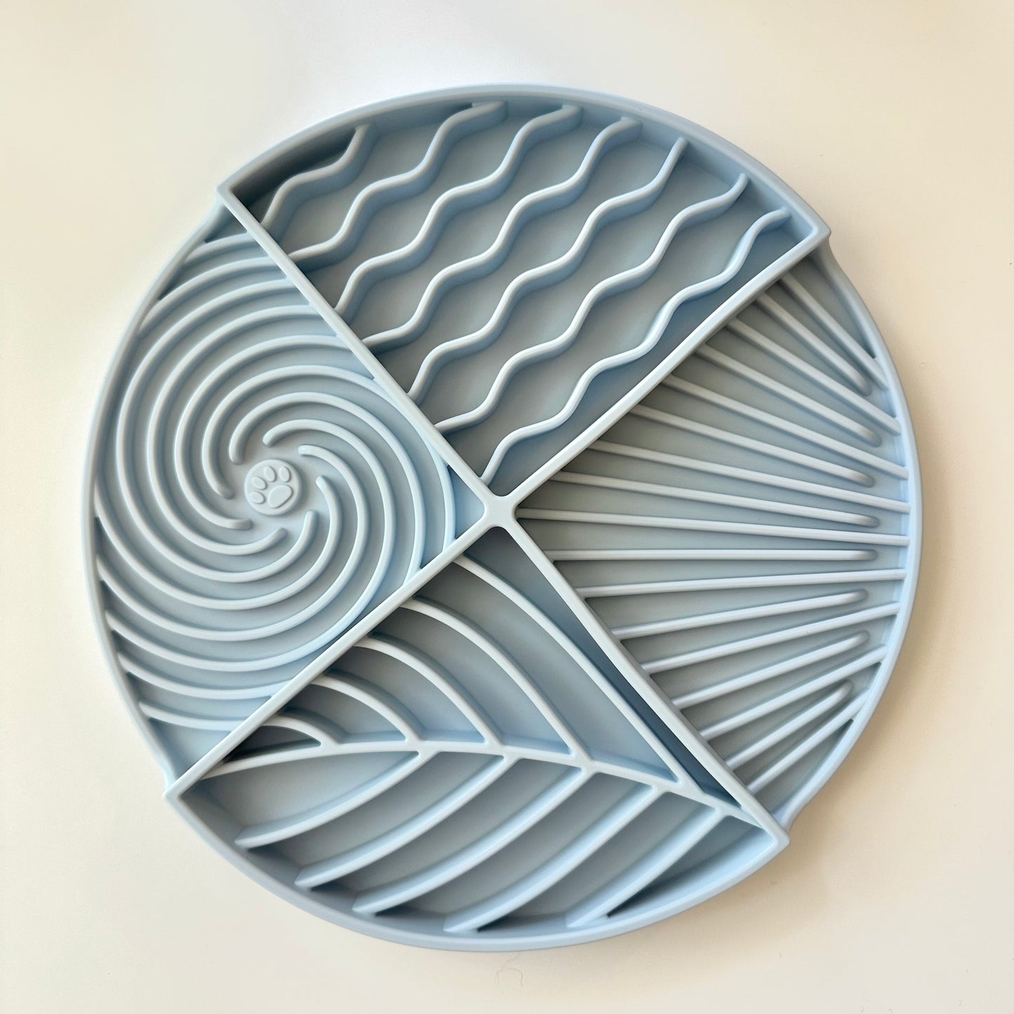 Easy to clean FURLOU circle lick mat in hand
