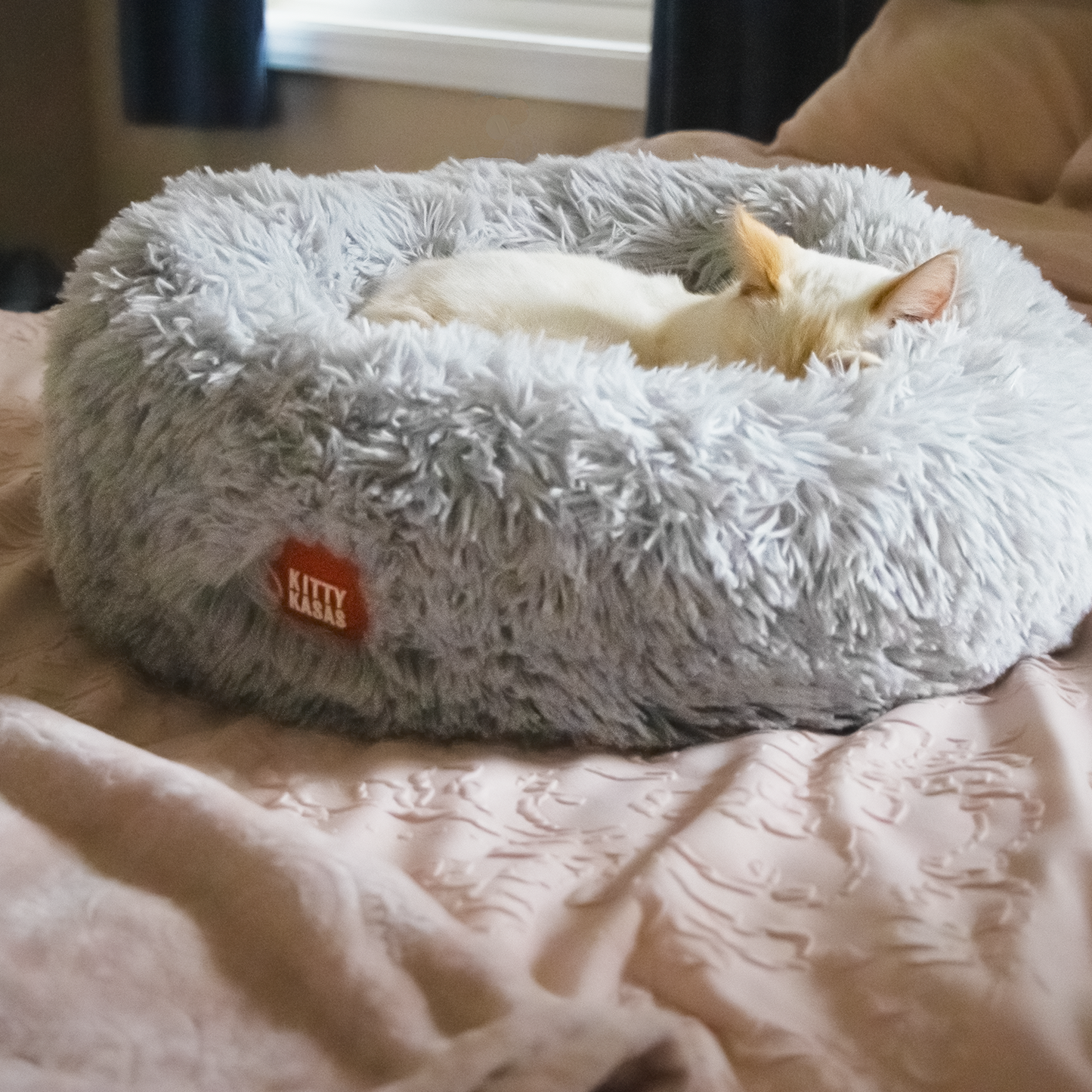 Jolly Pets - Kitty Kasa Plush Donut Cat Bed
