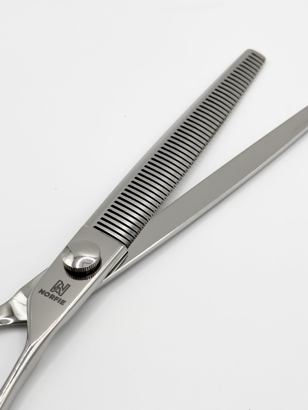 Norfie ProFinish 7 Thinning VG10 Grooming Shear teeth close view